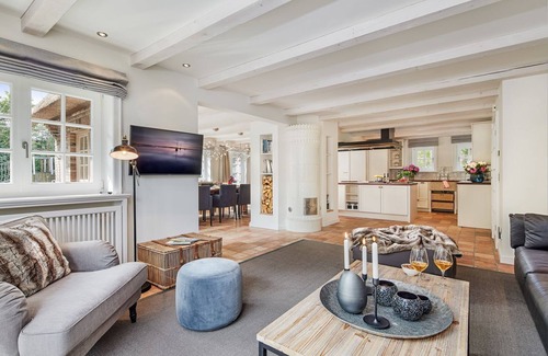 Wenningstedt-Braderup House | Familier Hygge Hus - Außergewöhnliche Reetdachvilla am Ortsrand von Braderup