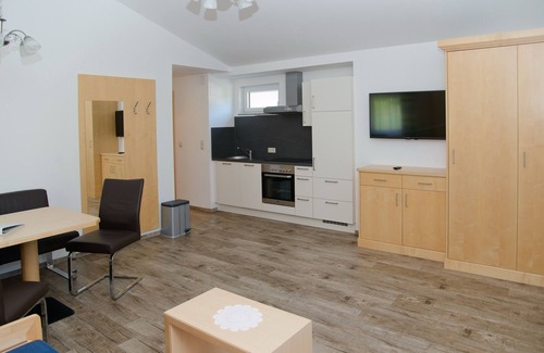 Moosburg Hotel | Familienappartement 55m2 Pool+ Kinderspielplatz Kärnten Card Inklusive