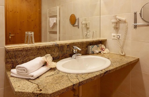 Hopfgarten im Brixental House | Familiensuite mit Frühstück - Harmonyhotel Sonnschein