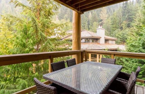 Nordic Estates House | Family 3BR, Sleeps 8, Patio w BBQ , Pool, Hot tub