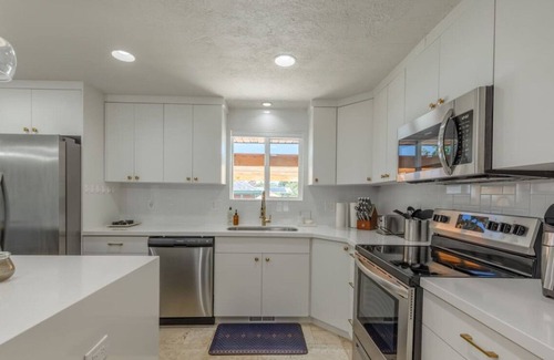 Sandy House | Family Amenities|Pets|Desks|Fenced Backyard