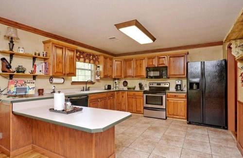 Kingsland House | Family and pet friendly lake house on a quiet cove on Lake LBJ