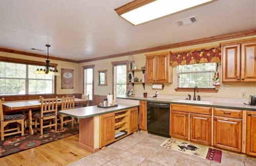 Kingsland House | Family and pet friendly lake house on a quiet cove on Lake LBJ