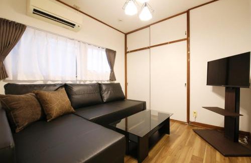 Kamiikebukuro Apartment | Family Base池袋 4DK プロジェクター2台導入 子どもが喜ぶ大型2段ベッドあり 近隣に池袋のアニメショップ多数あり
