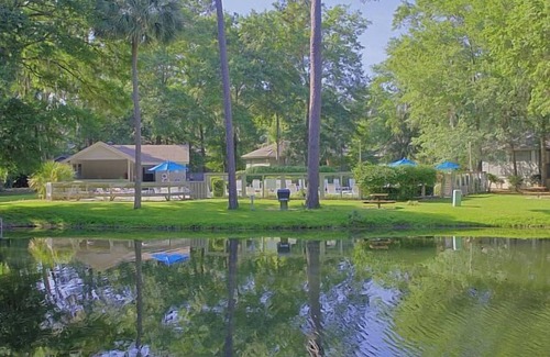 Shipyard Plantation Villa | Family Base w/Games, Bikes + Deck Near Hilton Head Nature and Water Fun