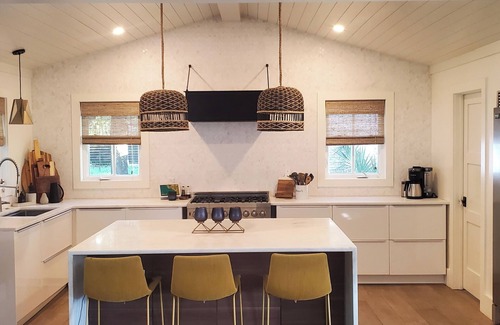 Isle of Palms House | Family Beach House - Pet-friendly - private heatable pool, close to the beach