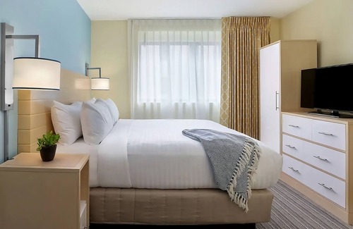 Central Business District Resort | Family Break! Great Downtown Base near Lafayette Square & Louis Armstrong Park