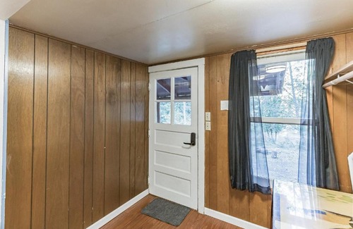 Ashford House | Family Cabin at Rainier Lodge -0,4 m from entrance cabin