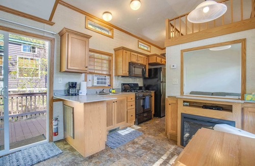 Sandwich Cabin | Family Cabin with Beach & Lake Access!