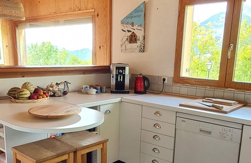 Puy-Saint-Eusebe Ski Chalet | family chalet lake and mountain view 20 minutes from the slopes