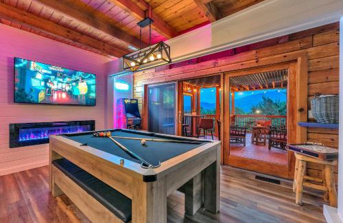 Chalet Village Ski Chalet | Family Chalet With Sauna, HotTub, Heavenly Views! Mins to Downtown!