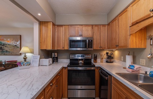 Warren Condo | Family condo by Sugarbush w/mountain views