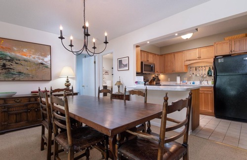 Warren Condo | Family condo by Sugarbush w/mountain views
