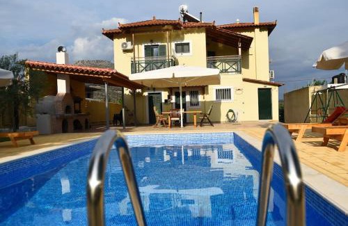 Messolonghi Villa | Family cosy Vila, swimming pool, close to Nauplio