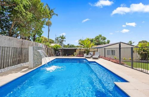 Torquay House | Family Entertainer - Pool Central
