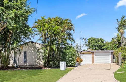 Torquay House | Family Entertainer - Pool Central