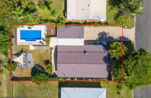 Torquay House | Family Entertainer - Pool Central