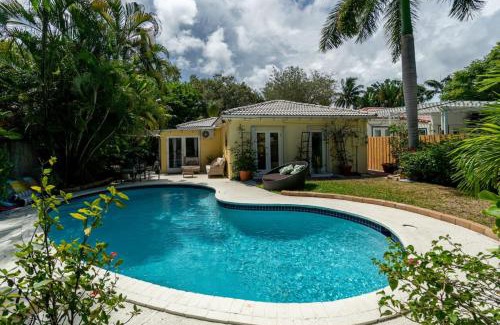 Victoria Park House | Family Escape 2BR Main plus 1BR Cottage Heated Pool