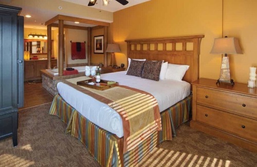 Gatlinburg Resort | Family Escape Awaits at Holiday Inn Club Vacations Smoky Mountain Resort- 2 Bd.