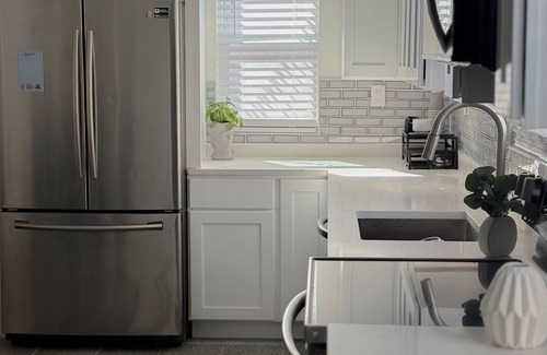 Meeting House Hill Apartment | Family-Friendly 3BR Apartment Close to Everything