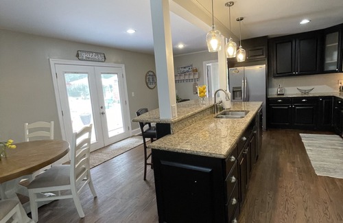 East Raleigh House | Family Friendly 3BR w/outdoor entertaining space