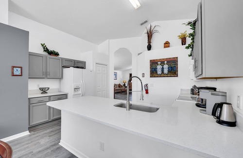 Solana Villa | Family Friendly 4 Bed Game Spa Pool Home- 1112SB