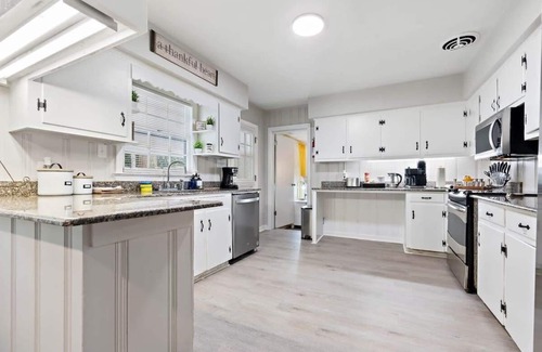 Mobile House | Family-Friendly 4BR House with Open Yard and Relaxing Patio