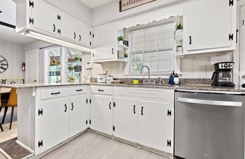 Mobile House | Family-Friendly 4BR House with Open Yard and Relaxing Patio