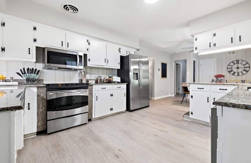 Mobile House | Family-Friendly 4BR House with Open Yard and Relaxing Patio