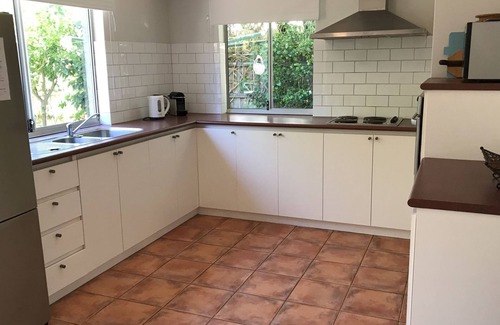 Dunsborough Cottage | Family Friendly 4x2 self contained house - sleeps 8 - walk to town and beach