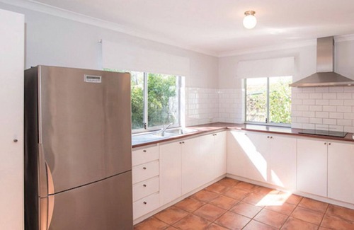 Dunsborough Cottage | Family Friendly 4x2 self contained house - sleeps 8 - walk to town and beach