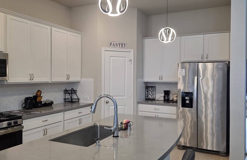 Clodine House | Family-Friendly 5BR Home, Game Room + Large Backyard! with AC, WiFi in 77407