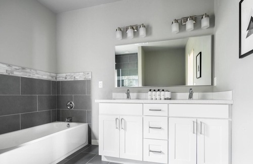 Broadview House | Family-Friendly 5BR House in Seattle with Backyard