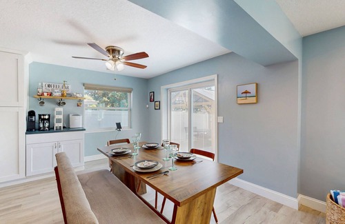 Harbor Bluffs House | Family friendly and spacious with heated pool, AC, W/D and close to Gulf beaches