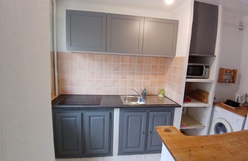 Riou - Petit Juas - Av de Grasse Apartment | Family- Friendly Apartment