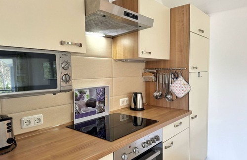 Glowe House | Family-friendly apartment with infrared sauna, fireplace & balcony near the beach -