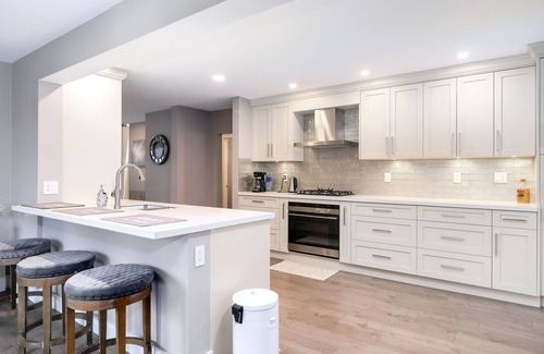 Hollyburn House | Family friendly modern, relax, quiet , home in heart of West Vancouver Ambleside