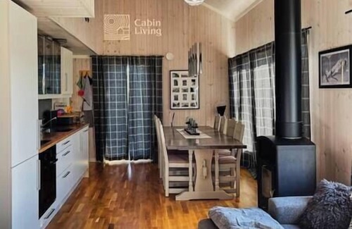 Gol Municipality House | Family-friendly cabin Hemsedal with golf, ski in/out, fireplace and wifi