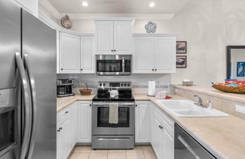 Branson Condo | Family Friendly Condo-Great location- Sleeps 8 with Bunkroom, Newly Remodeled, Elevator | #405