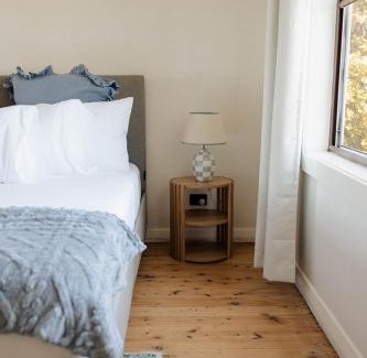 Tighes Hill House | Family-Friendly Escape Walk to Cafés & Creek