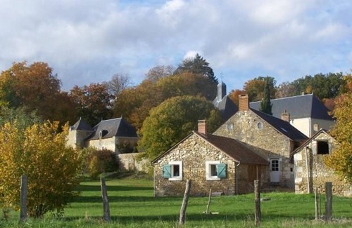 Pontvallain Cottage | Family-Friendly Gîte with Large Terrace, Playground, and Trampoline in Countryside