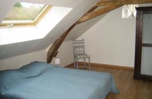Pontvallain Cottage | Family-Friendly Gîte with Large Terrace, Playground, and Trampoline in Countryside