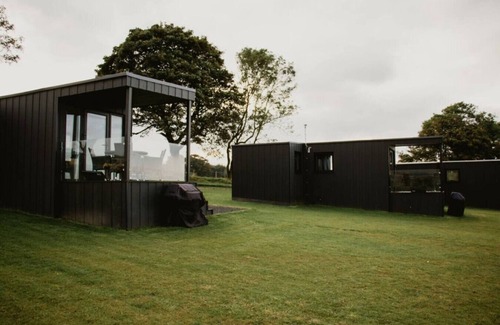 Ballycastle Apartment | Family Friendly Glamping Cabin 2 bedroom & Hot Tub