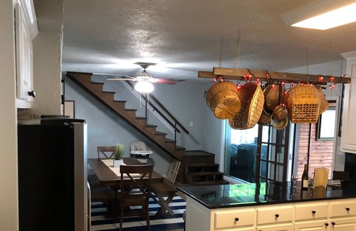 Cedar Creek Reservoir House | Family Friendly Gorgeous 5 Bdrm, Open Water, New Boathouse, Firepit, & Fenced