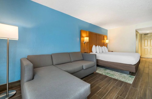 Seabreeze Park Hotel | Family-Friendly Haven | Ocean Views Near Shops & Coastal Attractions | 2 Units