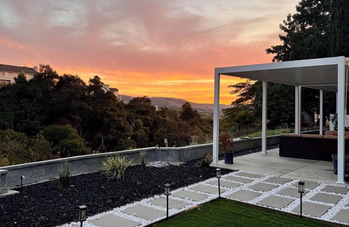 Walnut House | Family friendly Hillside Retreat in Walnut