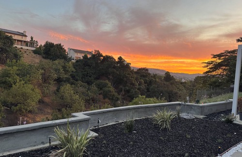 Walnut House | Family friendly Hillside Retreat in Walnut