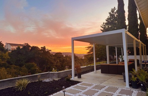 Walnut House | Family friendly Hillside Retreat in Walnut