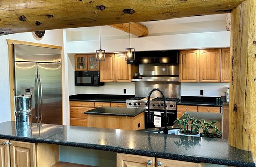 Morrison House | Family friendly home with gorgeous mountain views! 15 minutes to Red Rocks