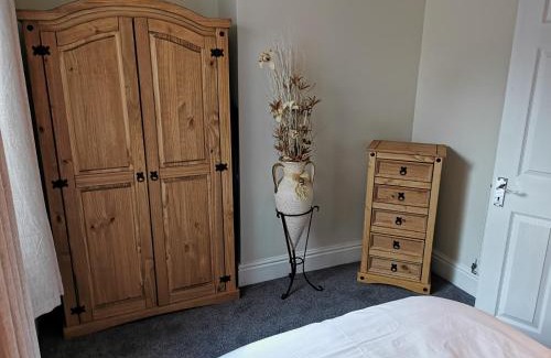 Kidderminster House | Family Friendly I Pets Welcome I Short Walk to Railway Station I 10min Drive to Safari Park